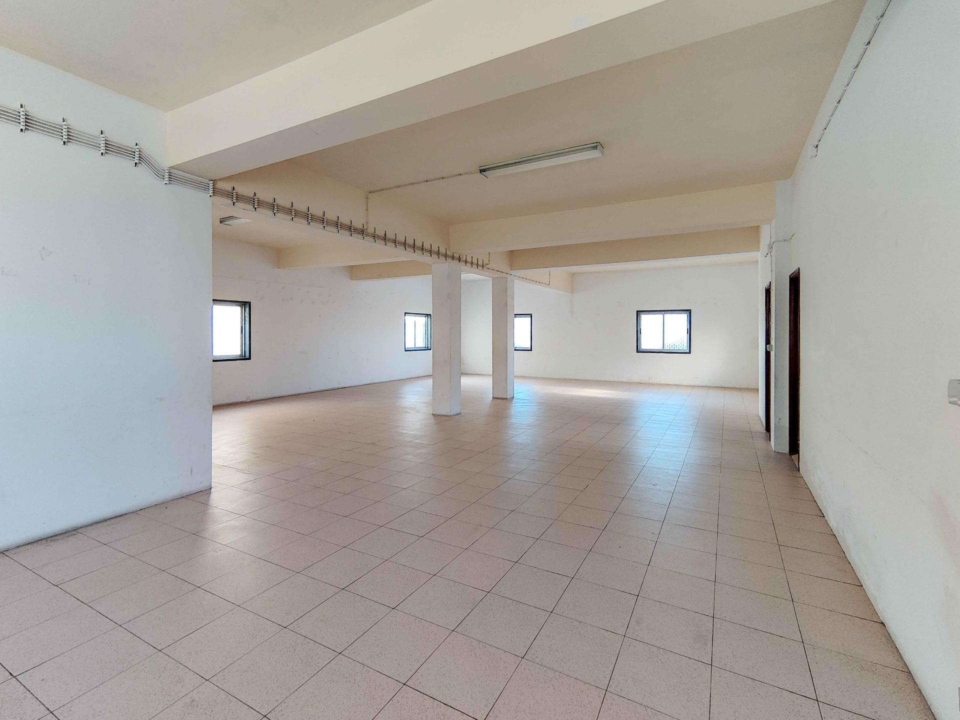 Loja ou Armazém com 128m2 no Casal Novo em Caneças - Odivelas