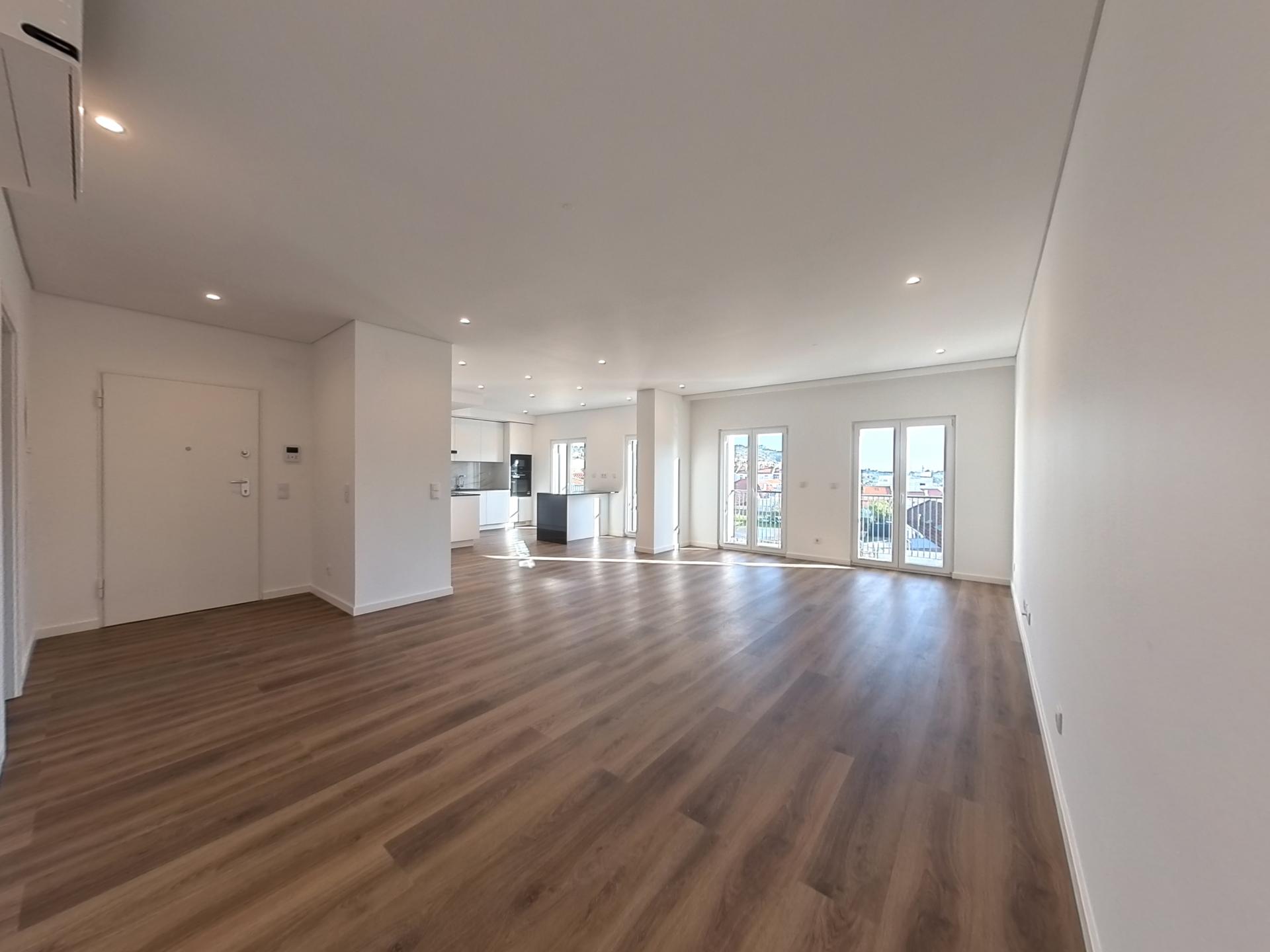 Excelente Apartamento T4 localizado no Centro de Caneças