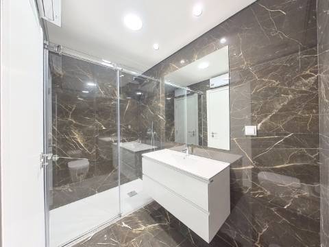 Excelente Apartamento T4 localizado no Centro de Caneças