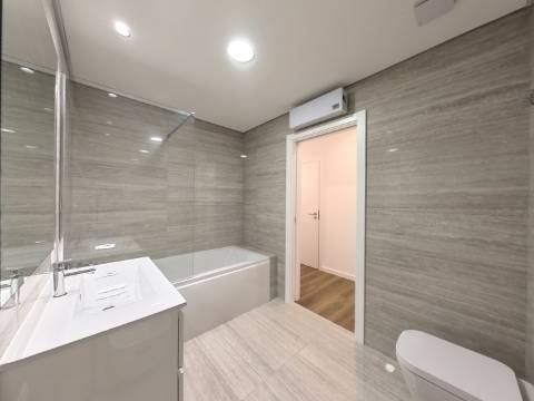 Elegante Apartamento T3 localizado no Centro de Caneças