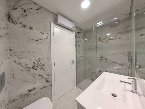 Elegante Apartamento T3 localizado no Centro de Caneças