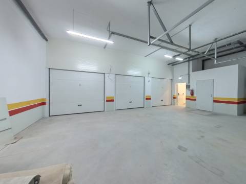 Elegante Apartamento T3 localizado no Centro de Caneças