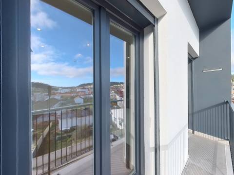 Magnífico Apartamento T3+2 Duplex localizado no centro de Caneças