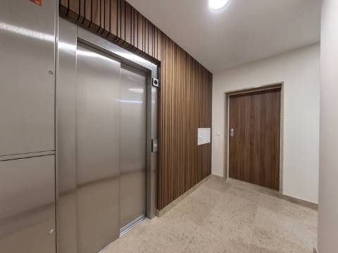 Magnífico Apartamento T3+2 Duplex localizado no centro de Caneças