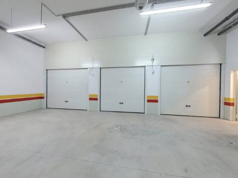 Magnífico Apartamento T3+2 Duplex localizado no centro de Caneças