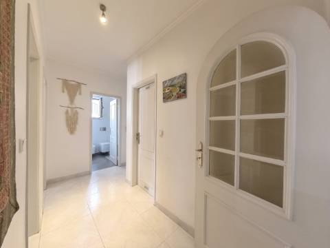 Apartamento T2+1 com Cozinha e Casa de Banho Renovadas no Infantado - Loures