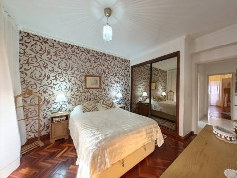 Apartamento T2+1 com Cozinha e Casa de Banho Renovadas no Infantado - Loures