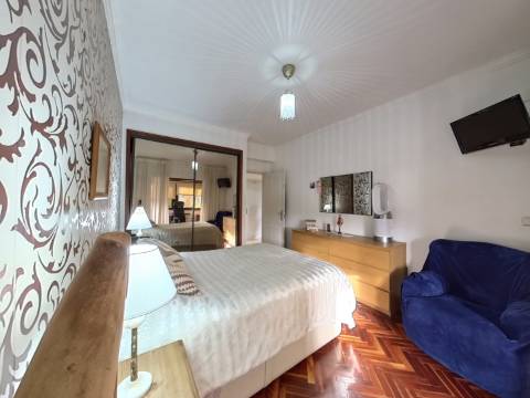 Apartamento T2+1 com Cozinha e Casa de Banho Renovadas no Infantado - Loures