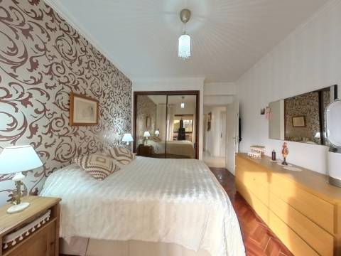 Apartamento T2+1 com Cozinha e Casa de Banho Renovadas no Infantado - Loures