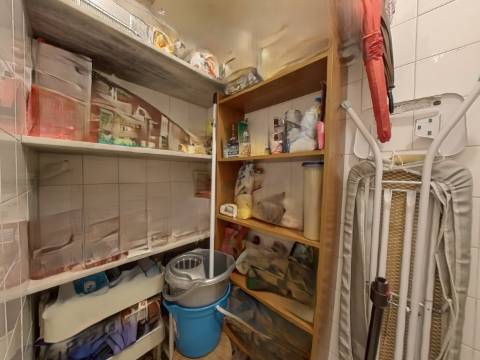 Apartamento T2+1 com Cozinha e Casa de Banho Renovadas no Infantado - Loures