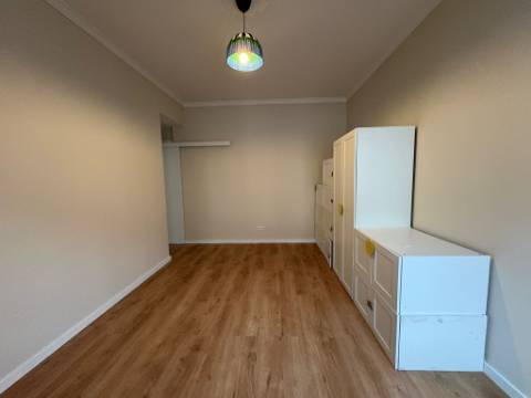 Apartamento T3 remodelado com terraço no centro de Odivelas