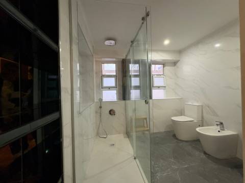 Apartamento T3 remodelado com terraço no centro de Odivelas