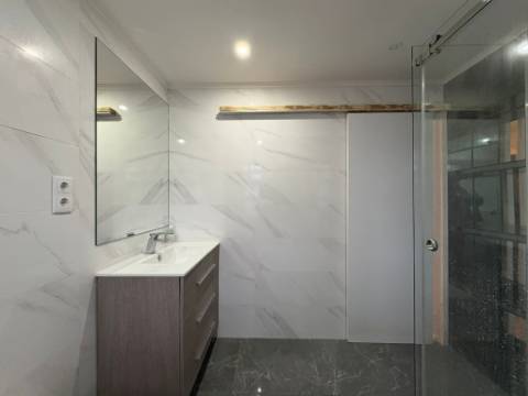 Apartamento T3 remodelado com terraço no centro de Odivelas