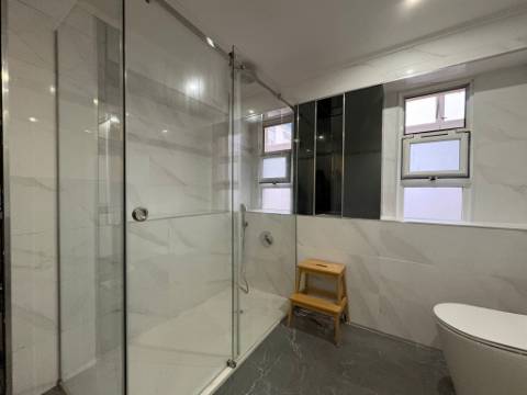 Apartamento T3 remodelado com terraço no centro de Odivelas