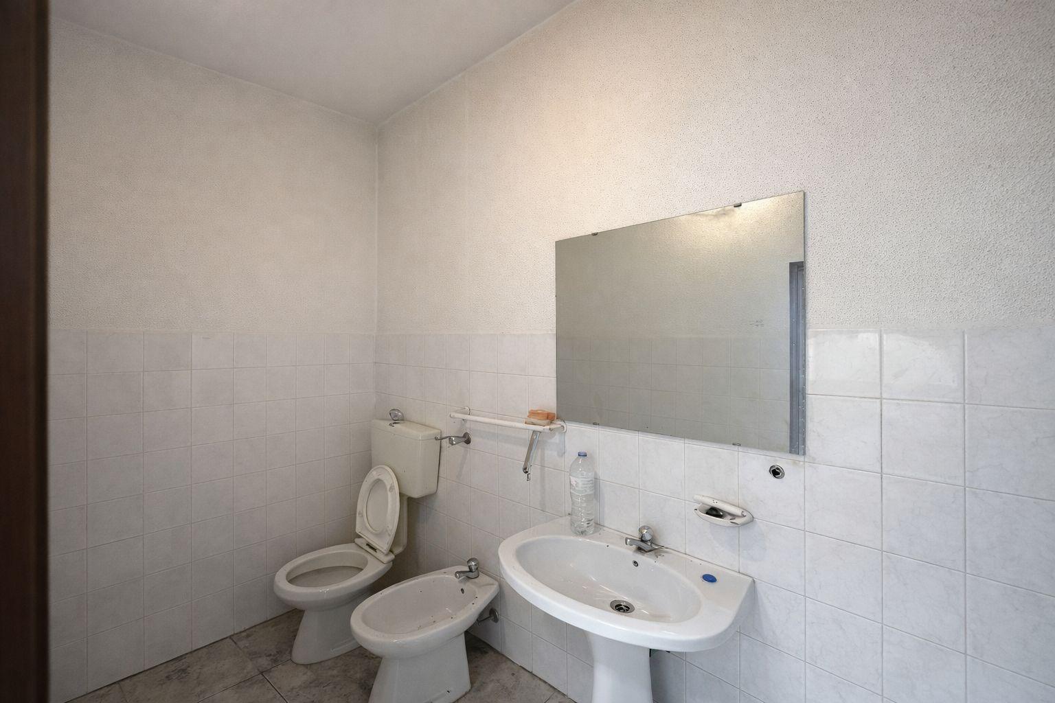 Loja com garagem | Caneças- Ponte da Bica