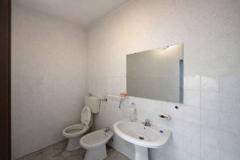 Loja com garagem | Caneças- Ponte da Bica