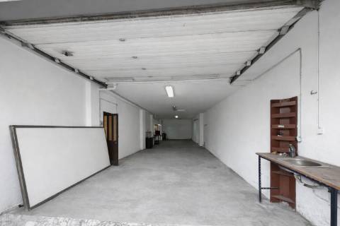 Loja com garagem | Caneças- Ponte da Bica
