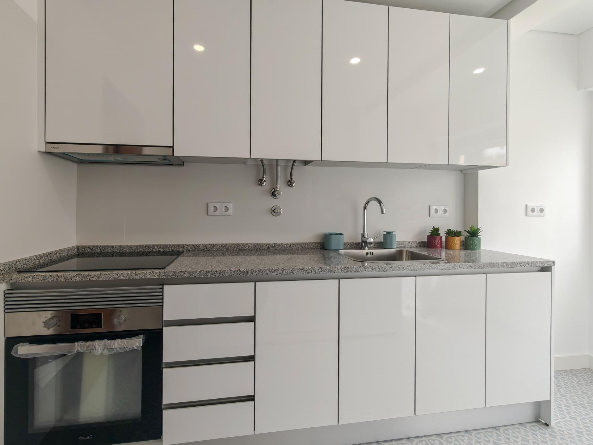 Apartamento T2 Remodelado no Centro de Odivelas | Avenida Dom Dinis