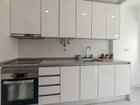 Apartamento T2 Remodelado no Centro de Odivelas | Avenida Dom Dinis