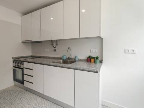 Apartamento T2 Remodelado no Centro de Odivelas | Avenida Dom Dinis