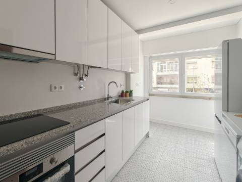 Apartamento T2 Remodelado no Centro de Odivelas | Avenida Dom Dinis
