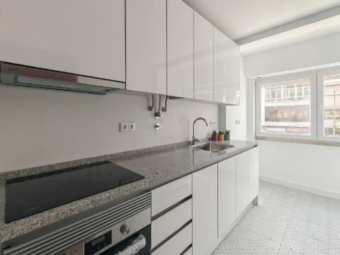 Apartamento T2 Remodelado no Centro de Odivelas | Avenida Dom Dinis