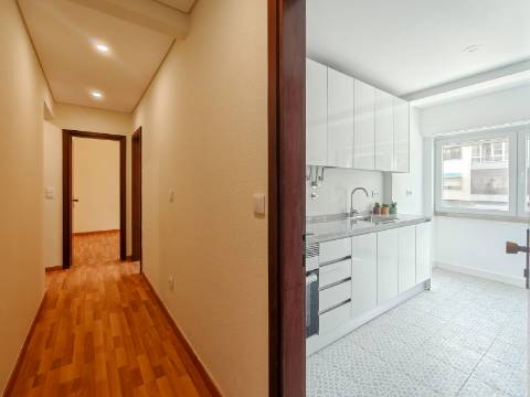 Apartamento T2 Remodelado no Centro de Odivelas | Avenida Dom Dinis