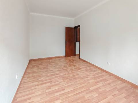 Apartamento T2 Remodelado no Centro de Odivelas | Avenida Dom Dinis