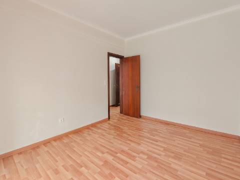 Apartamento T2 Remodelado no Centro de Odivelas | Avenida Dom Dinis