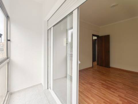 Apartamento T2 Remodelado no Centro de Odivelas | Avenida Dom Dinis