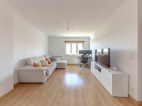Excelente apartamento T2 com garagem e arrecadação na Ribeirada, Odivelas