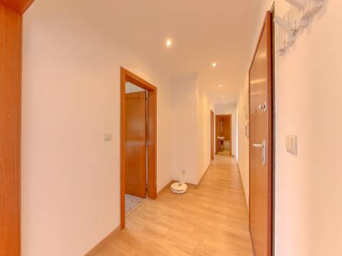 Excelente apartamento T2 com garagem e arrecadação na Ribeirada, Odivelas