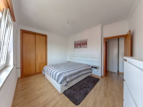 Excelente apartamento T2 com garagem e arrecadação na Ribeirada, Odivelas