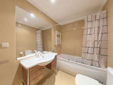 Excelente apartamento T2 com garagem e arrecadação na Ribeirada, Odivelas