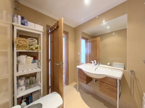 Excelente apartamento T2 com garagem e arrecadação na Ribeirada, Odivelas