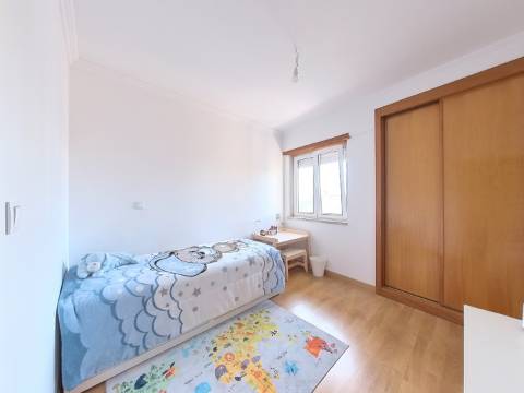 Excelente apartamento T2 com garagem e arrecadação na Ribeirada, Odivelas