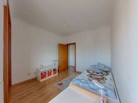 Excelente apartamento T2 com garagem e arrecadação na Ribeirada, Odivelas