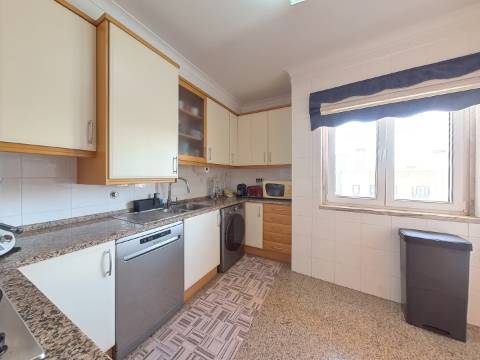 Excelente apartamento T2 com garagem e arrecadação na Ribeirada, Odivelas