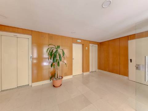 Excelente apartamento T2 com garagem e arrecadação na Ribeirada, Odivelas