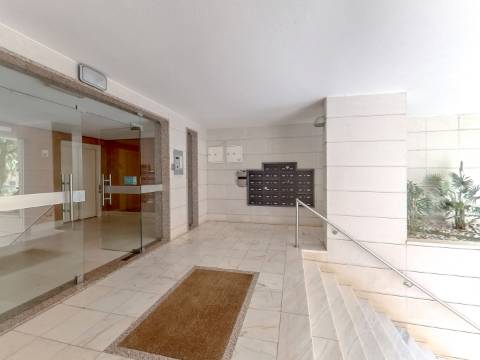 Excelente apartamento T2 com garagem e arrecadação na Ribeirada, Odivelas