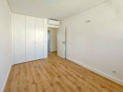 Apartamento Novo T3 com Garagem em Paradela, Santo António dos Cavaleiros