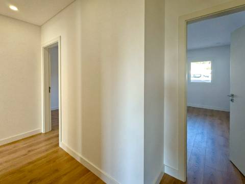 Apartamento Novo T3 com Garagem em Paradela, Santo António dos Cavaleiros