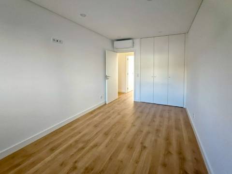 Apartamento Novo T3 com Garagem em Paradela, Santo António dos Cavaleiros