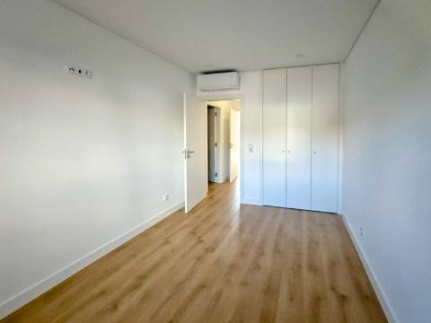 Apartamento Novo T3 com Garagem em Paradela, Santo António dos Cavaleiros