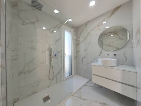 Moradia T5 de Luxo com Piscina e Vista Desafogada | Famões - Odivelas