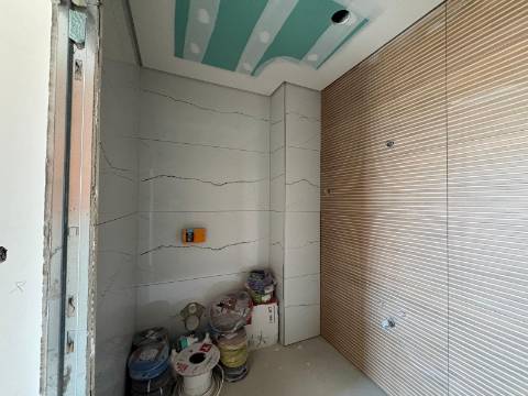 Moradia Geminada T4 com piscina em Fernão Ferro