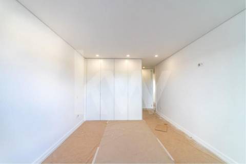 Apartamento Novo com 3 Quartos, Orientação Solar Nascente e Poente, e Garagem Fechada para 1 lugar