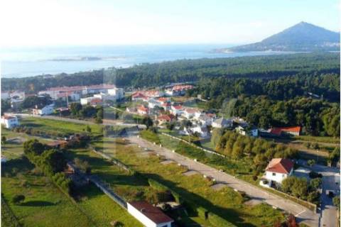 Lote totalmente infraestruturado em Moledo (S.ª Pé da Cruz)