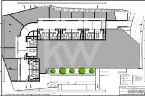 Moradia inserida em condomínio fechado em zona privilegiada