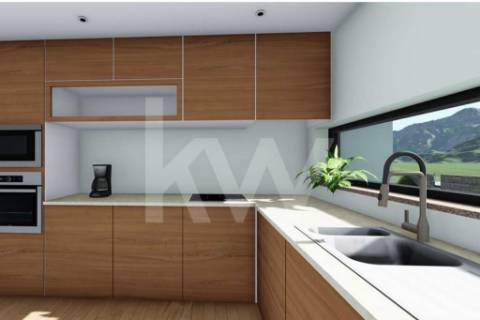 Moradia inserida em condomínio fechado em zona privilegiada